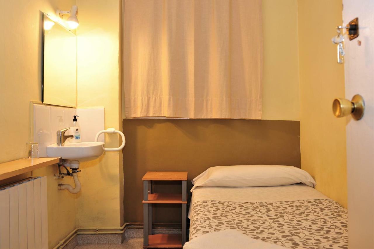 Single Room with Shared Bathroom,813313362:JPEG