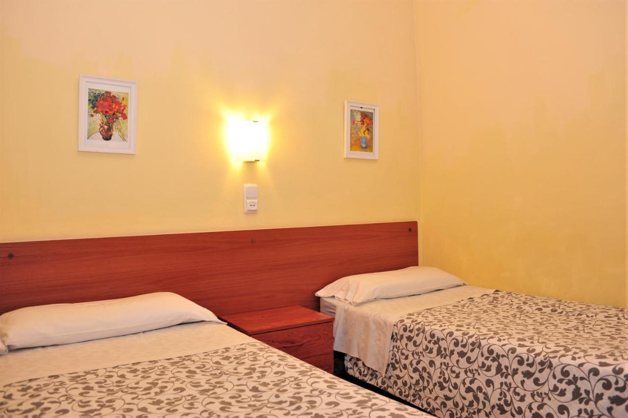 Twin Room,925496497:JPEG
